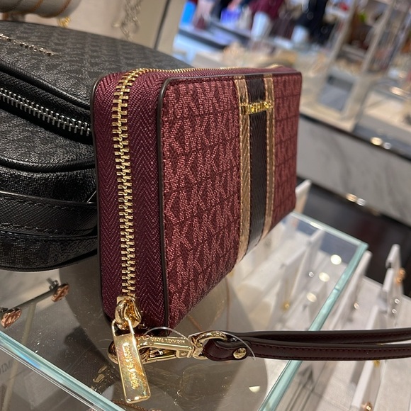 Michael Kors Jet Set Travel Large Signature Logo and Metallic Continental Wallet - Picture 11 of 16